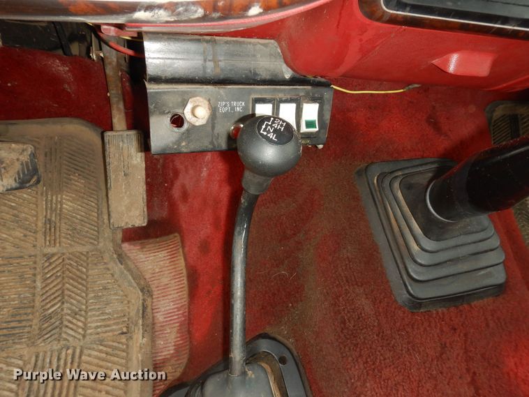 image for item DN1705 1990 Ford F350 XLT Lariat  tow truck