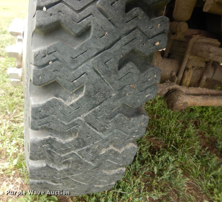 image for item DN1705 1990 Ford F350 XLT Lariat  tow truck