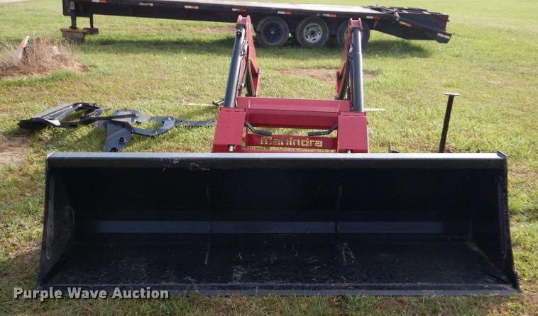 image for item DO1438 Mahindra 9125CL  loader