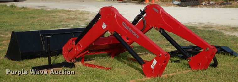 image for item DO1438 Mahindra 9125CL  loader