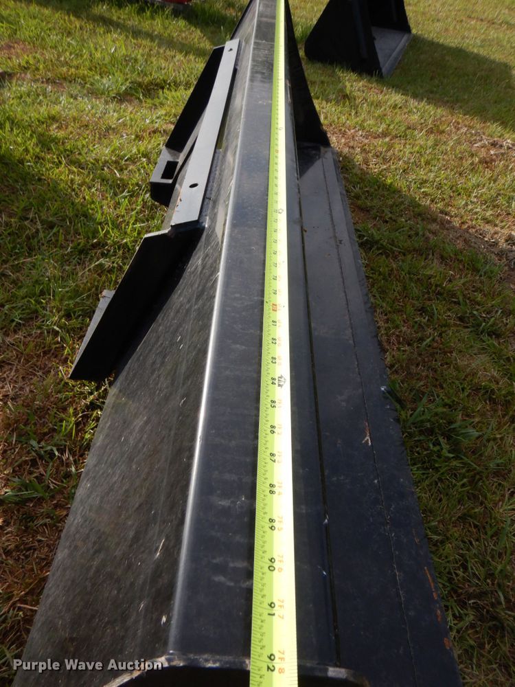 image for item DO1438 Mahindra 9125CL  loader