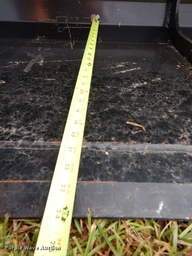 image for item DO1438 Mahindra 9125CL  loader