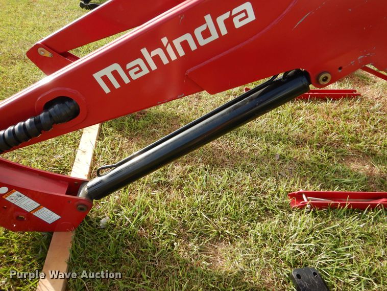 image for item DO1438 Mahindra 9125CL  loader