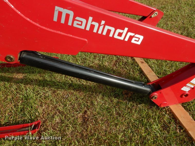 image for item DO1438 Mahindra 9125CL  loader