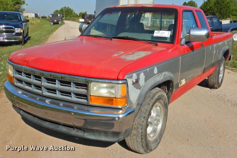 image for item DP4700 1994 Dodge Dakota  Club Cab pickup truck