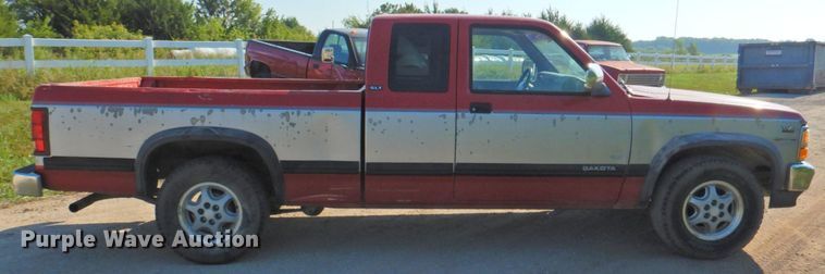 image for item DP4700 1994 Dodge Dakota  Club Cab pickup truck