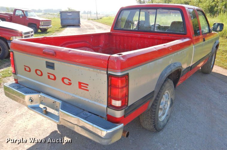 image for item DP4700 1994 Dodge Dakota  Club Cab pickup truck