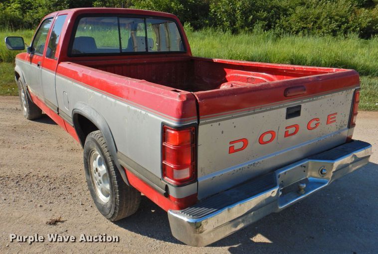 image for item DP4700 1994 Dodge Dakota  Club Cab pickup truck