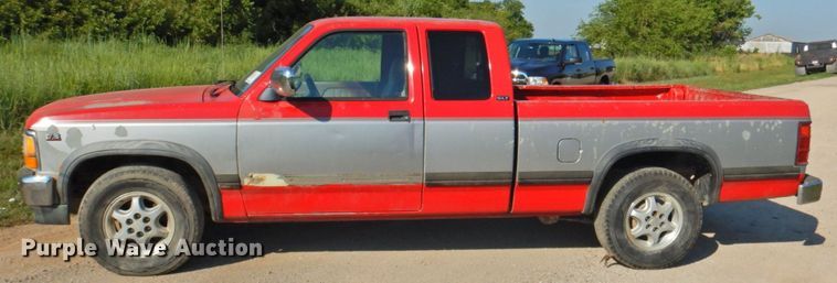 image for item DP4700 1994 Dodge Dakota  Club Cab pickup truck