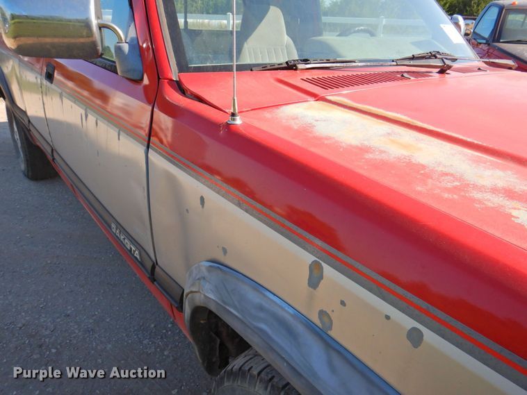 image for item DP4700 1994 Dodge Dakota  Club Cab pickup truck