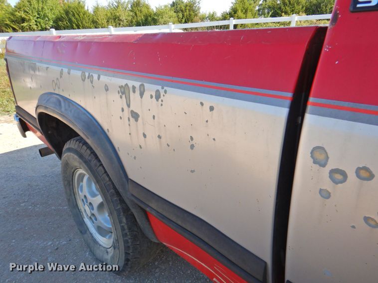 image for item DP4700 1994 Dodge Dakota  Club Cab pickup truck