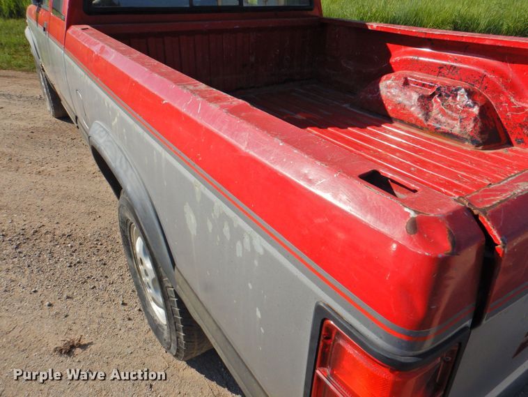 image for item DP4700 1994 Dodge Dakota  Club Cab pickup truck