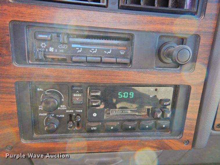 image for item DP4700 1994 Dodge Dakota  Club Cab pickup truck