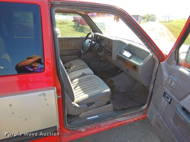 image for item DP4700 1994 Dodge Dakota  Club Cab pickup truck