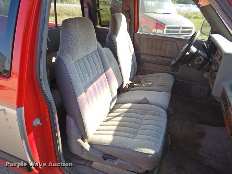 image for item DP4700 1994 Dodge Dakota  Club Cab pickup truck