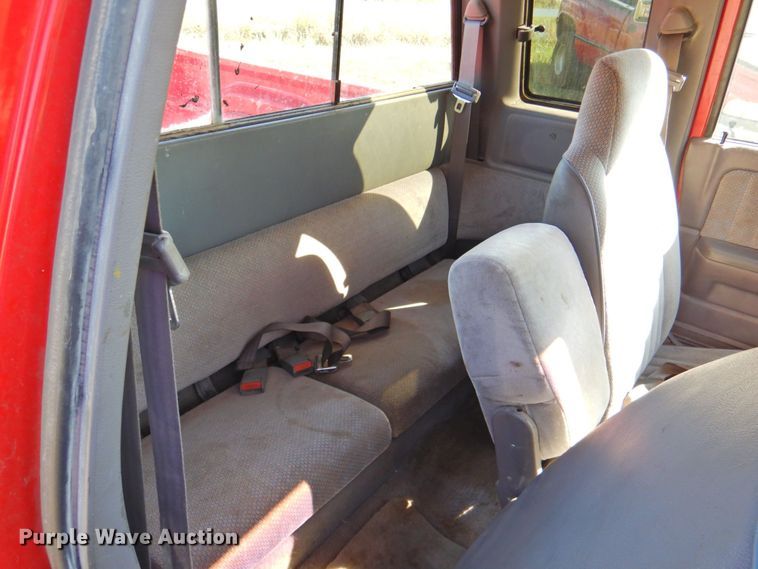 image for item DP4700 1994 Dodge Dakota  Club Cab pickup truck