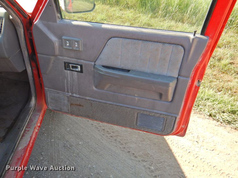 image for item DP4700 1994 Dodge Dakota  Club Cab pickup truck