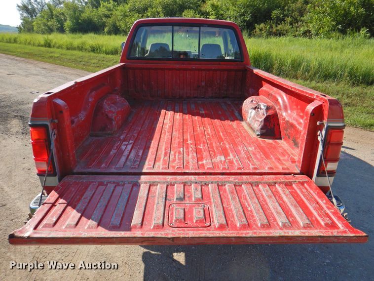 image for item DP4700 1994 Dodge Dakota  Club Cab pickup truck