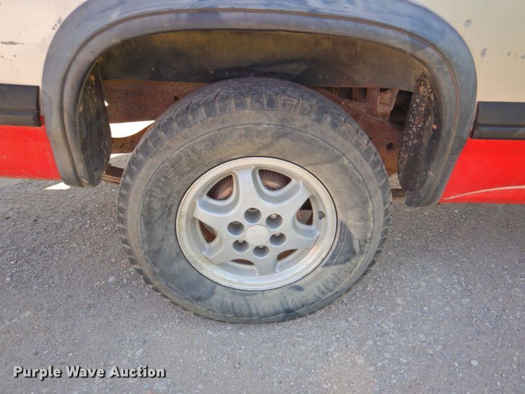 image for item DP4700 1994 Dodge Dakota  Club Cab pickup truck