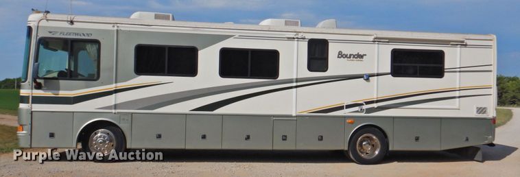 image for item DP4705 2005 Fleetwood Bounder  RV