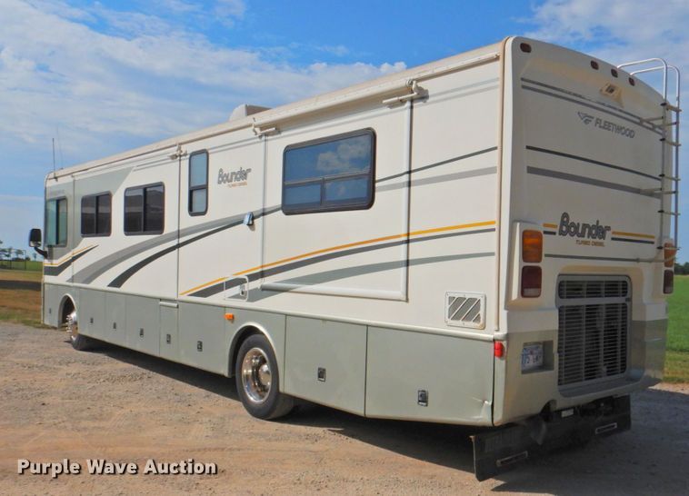 image for item DP4705 2005 Fleetwood Bounder  RV