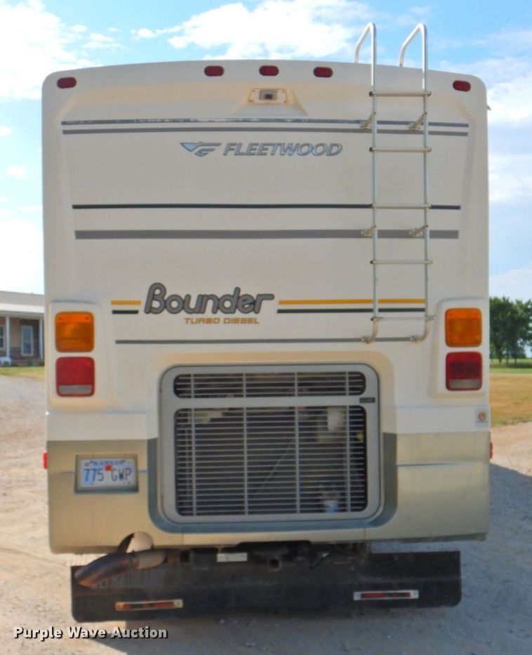 image for item DP4705 2005 Fleetwood Bounder  RV