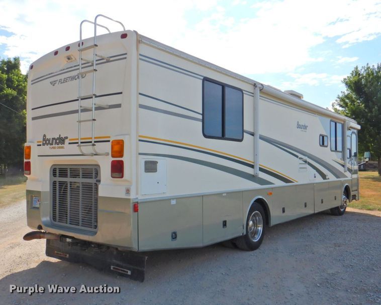 image for item DP4705 2005 Fleetwood Bounder  RV