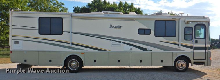 image for item DP4705 2005 Fleetwood Bounder  RV