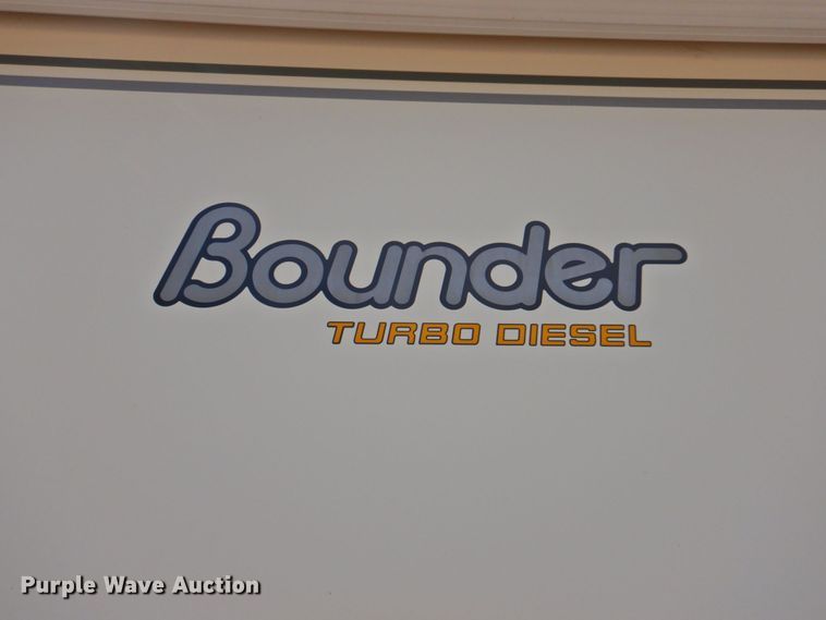image for item DP4705 2005 Fleetwood Bounder  RV