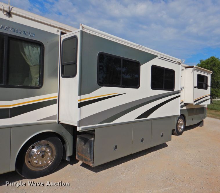 image for item DP4705 2005 Fleetwood Bounder  RV