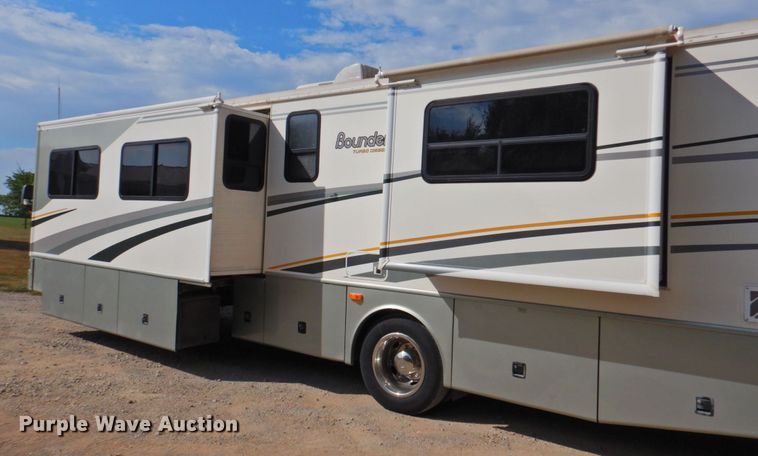 image for item DP4705 2005 Fleetwood Bounder  RV