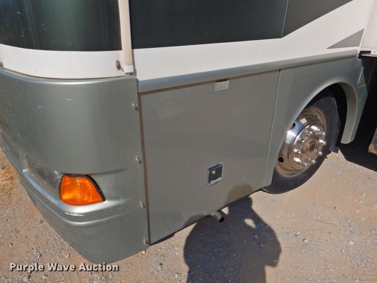 image for item DP4705 2005 Fleetwood Bounder  RV