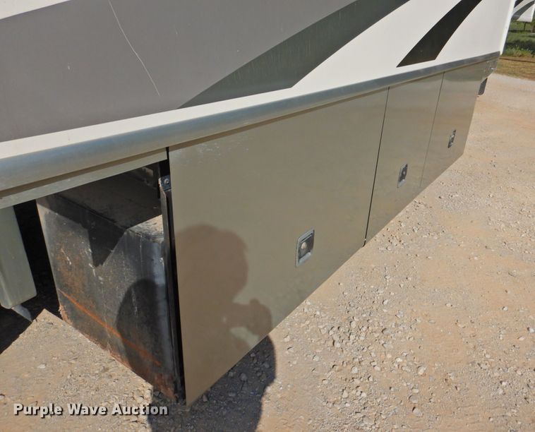 image for item DP4705 2005 Fleetwood Bounder  RV