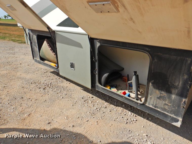 image for item DP4705 2005 Fleetwood Bounder  RV