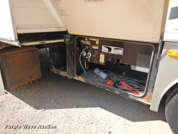 image for item DP4705 2005 Fleetwood Bounder  RV