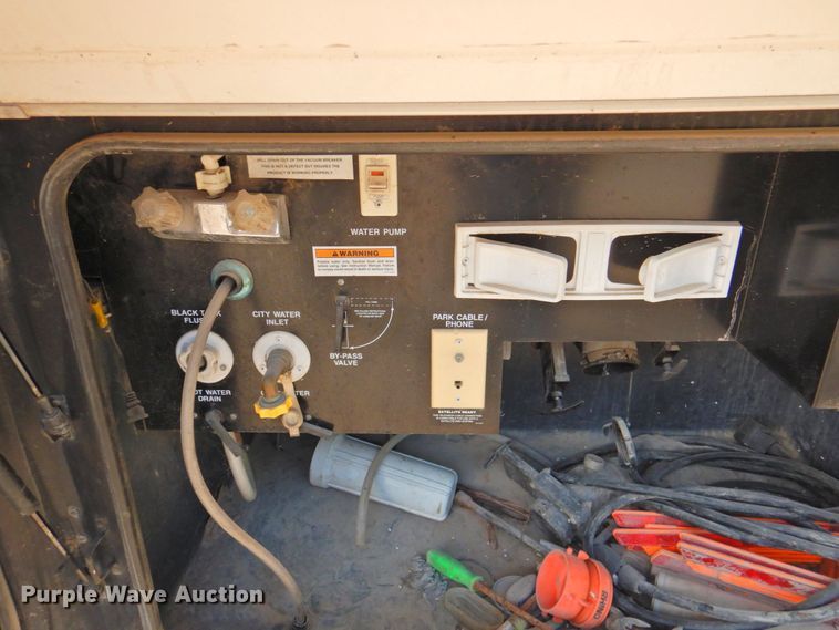 image for item DP4705 2005 Fleetwood Bounder  RV