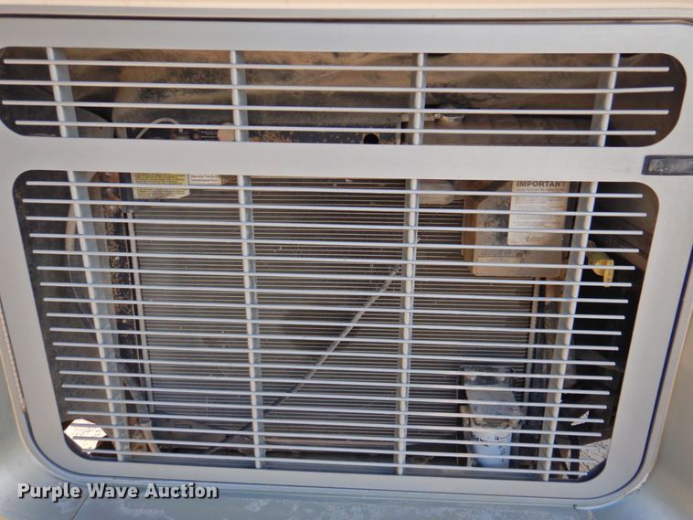 image for item DP4705 2005 Fleetwood Bounder  RV