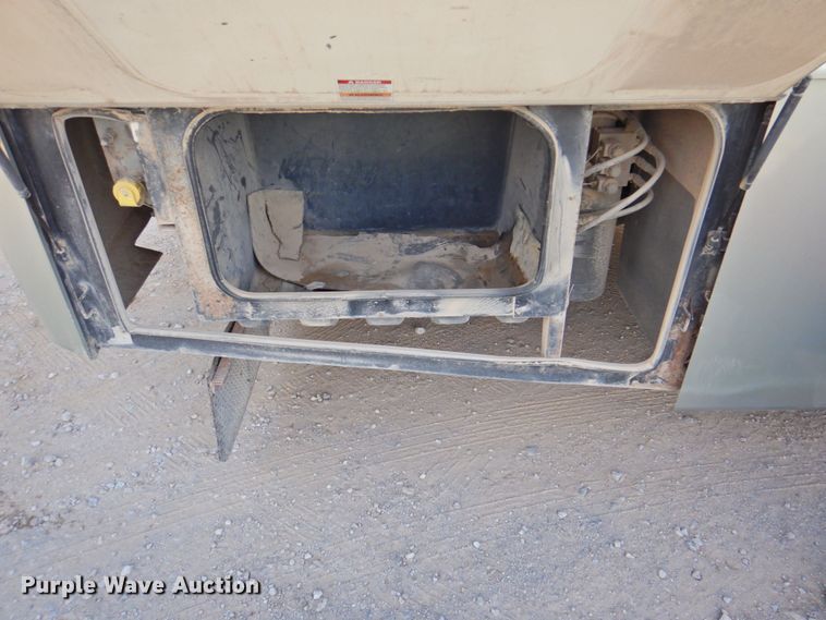 image for item DP4705 2005 Fleetwood Bounder  RV