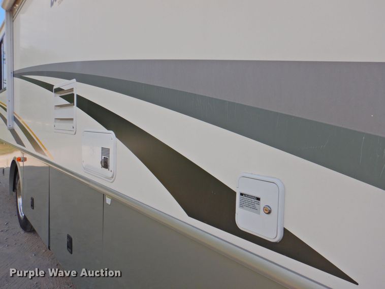 image for item DP4705 2005 Fleetwood Bounder  RV