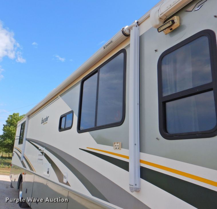 image for item DP4705 2005 Fleetwood Bounder  RV