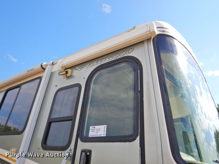 image for item DP4705 2005 Fleetwood Bounder  RV