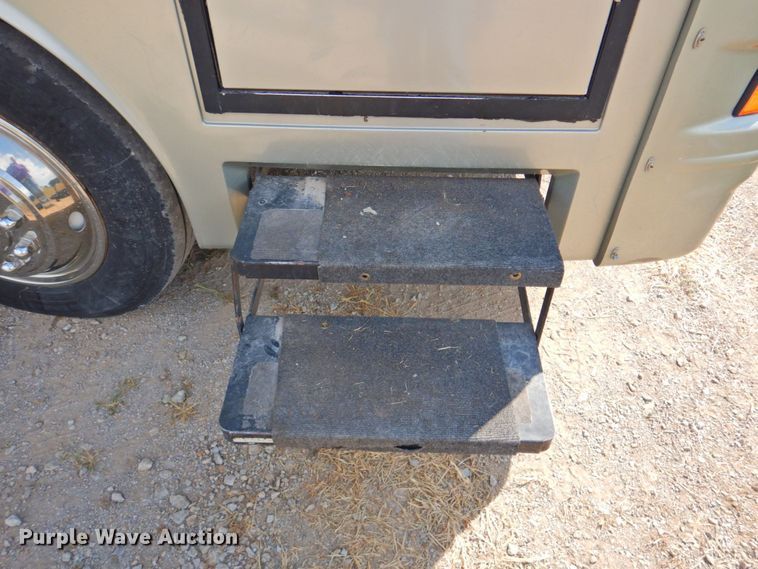 image for item DP4705 2005 Fleetwood Bounder  RV