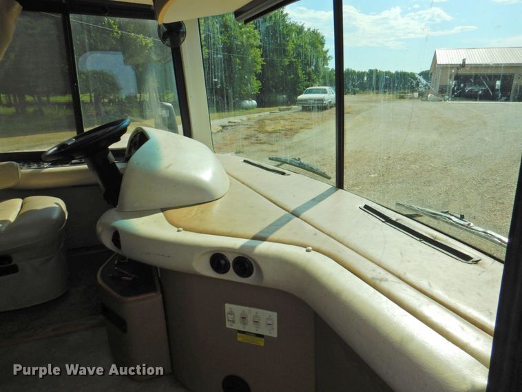 image for item DP4705 2005 Fleetwood Bounder  RV