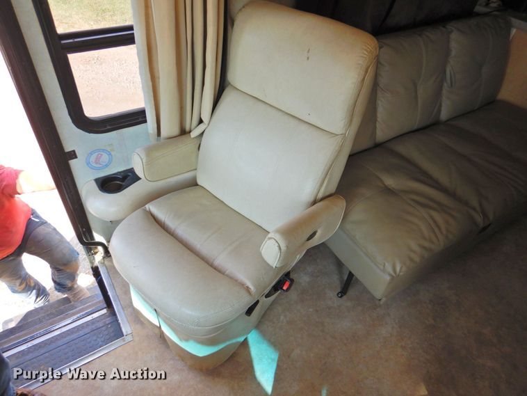 image for item DP4705 2005 Fleetwood Bounder  RV