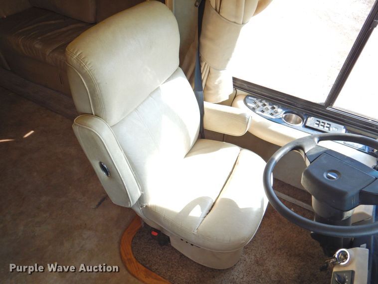 image for item DP4705 2005 Fleetwood Bounder  RV