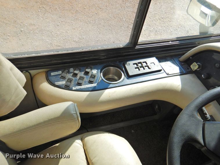 image for item DP4705 2005 Fleetwood Bounder  RV