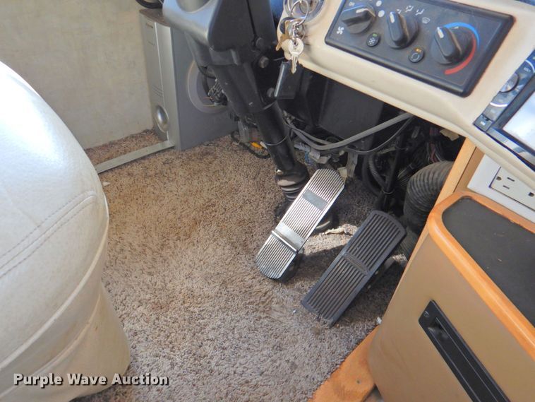 image for item DP4705 2005 Fleetwood Bounder  RV