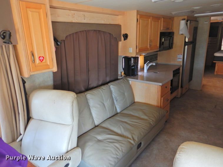 image for item DP4705 2005 Fleetwood Bounder  RV