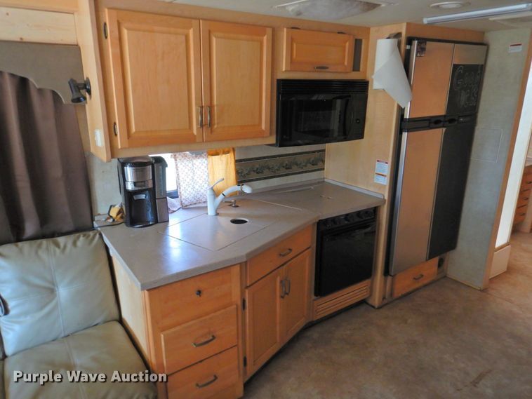 image for item DP4705 2005 Fleetwood Bounder  RV