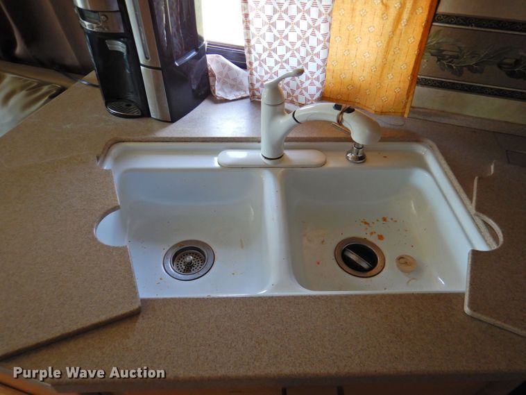 image for item DP4705 2005 Fleetwood Bounder  RV